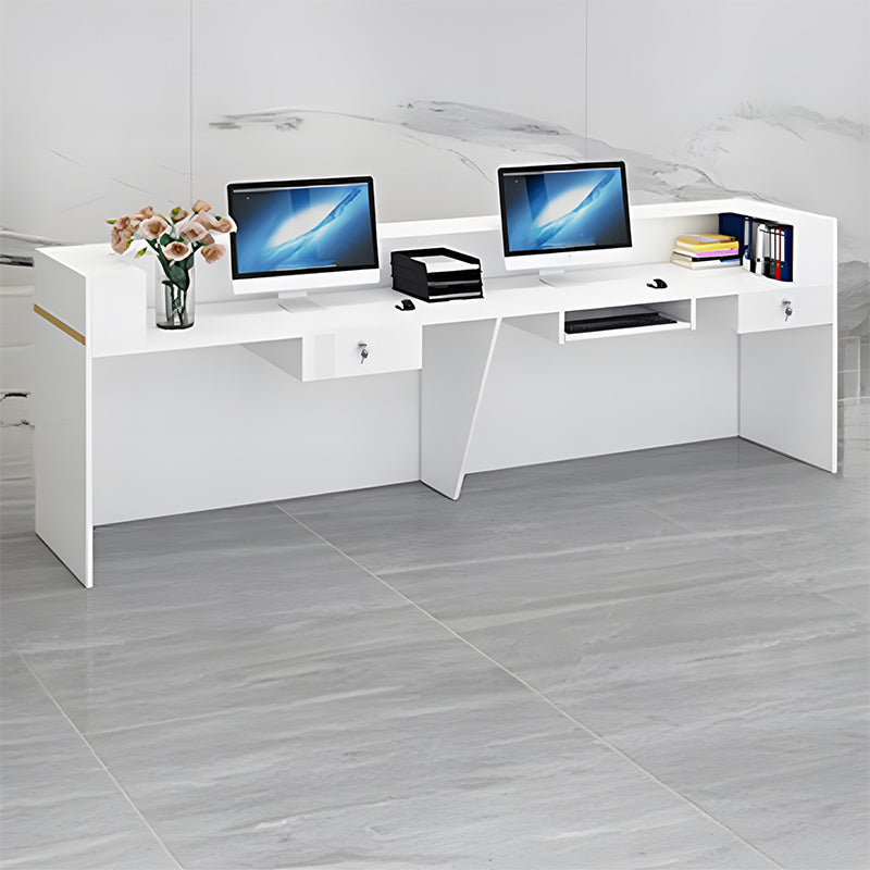 受付カウンター｜上品 マーブル模様 装飾ライン