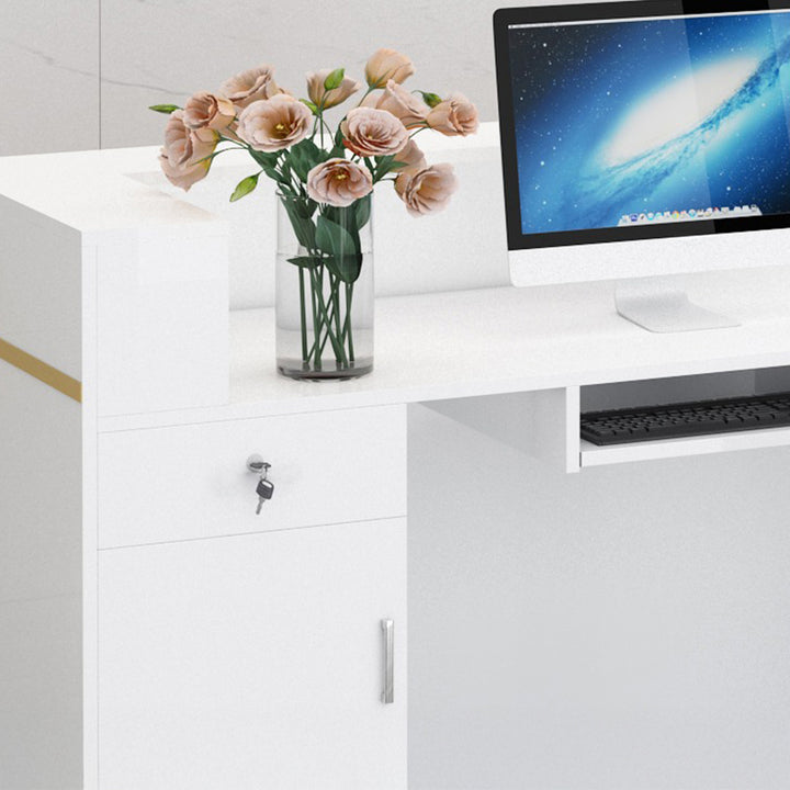 受付カウンター｜上品 マーブル模様 装飾ライン